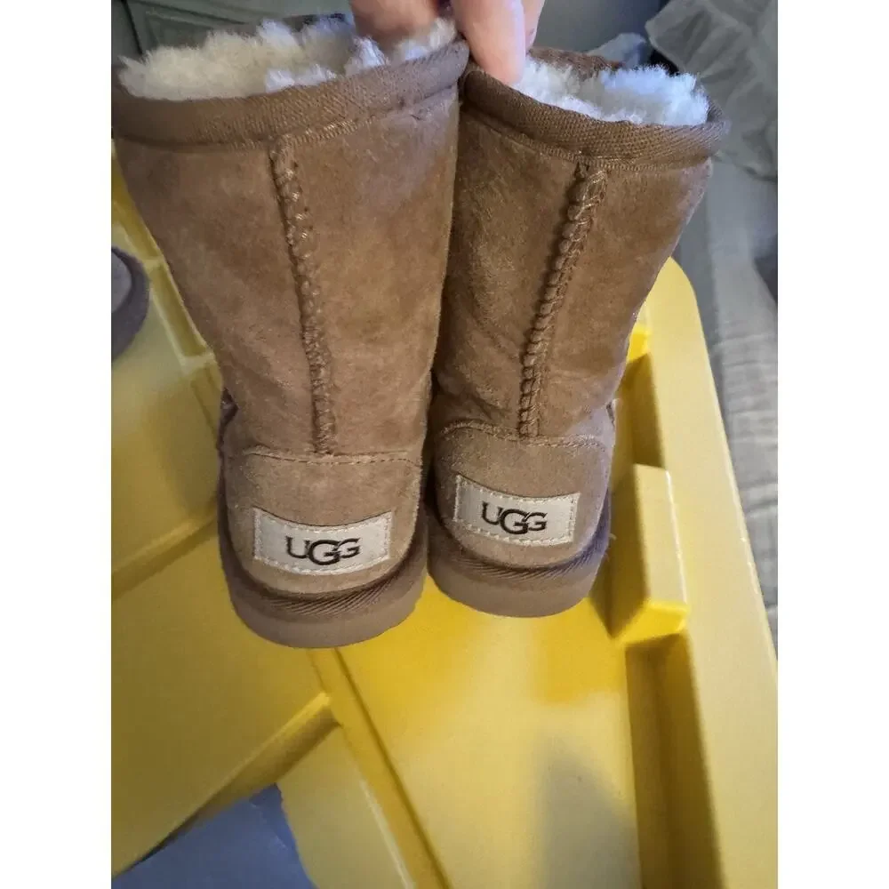 UGG Little Kids Classic II Boot Sz 9 Chestnut Brown